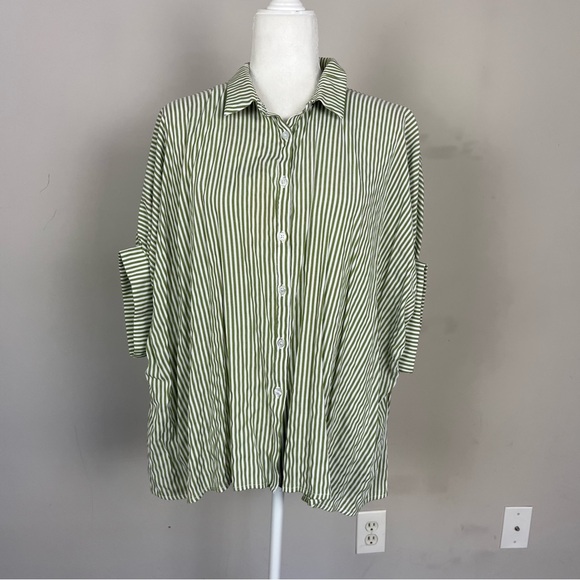 BUTTON UP OVERSIZED STRIPED SHORT SLEEVE TOP IN WHITE AND GREEN SIZE SMALL - Picture 8 of 16